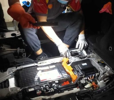 inspecting hybrid car battery